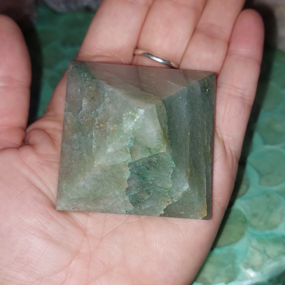 Green Aventurine Mini Pyramid - Picture 5 of 6
